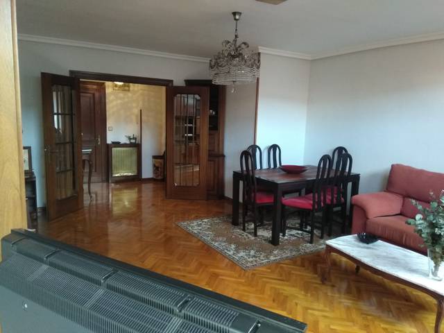 Piso en Alquiler en Calle Uría, 40 en Salesas - Foncalada - Campoamor