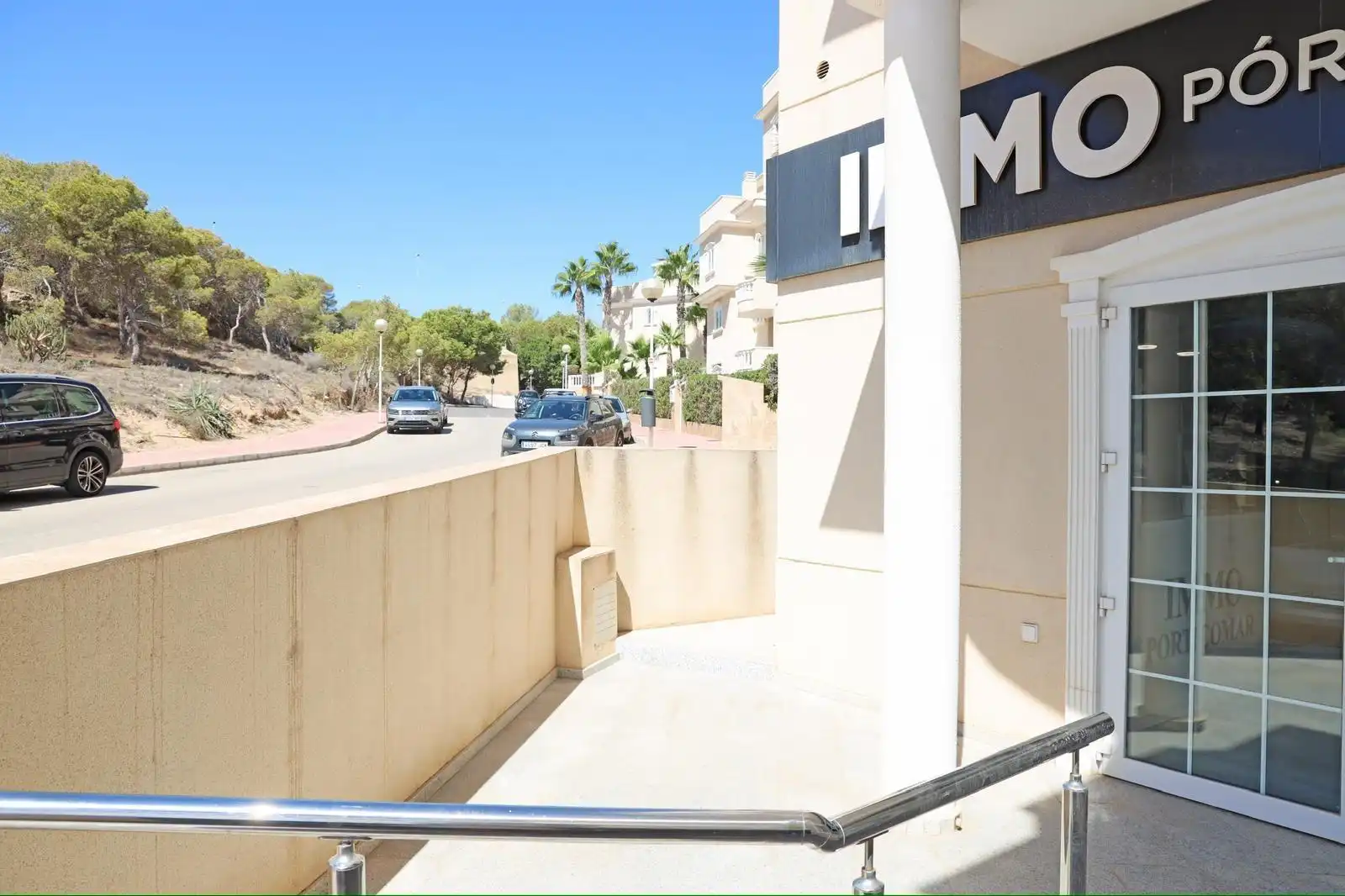 Vista exterior de Oficina de lloguer en Guardamar del Segura amb Aire condicionat, Calefacció i Moblat