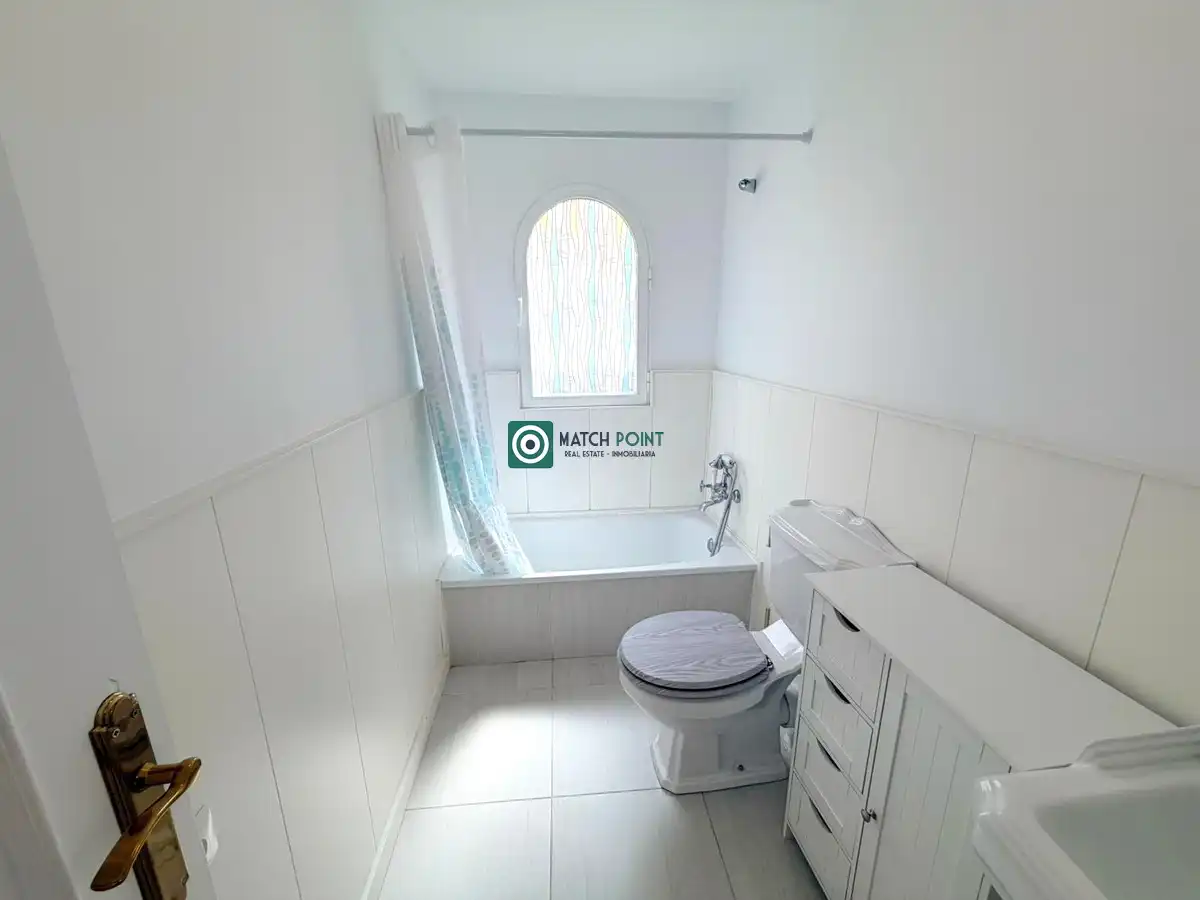 Badezimmer von Einfamilien-Reihenhaus zur Miete in Almuñécar mit Möbliert