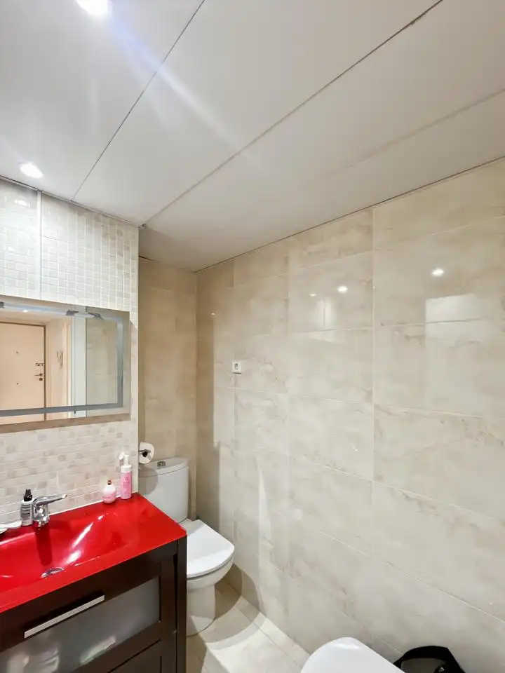 Bathroom of Flat for sale in Madrid  with Air Conditioner, Heating and Storage room