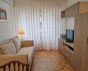 Living room of Flat to rent in  Madrid Capital  with Air Conditioner, Heating and Parquet flooring