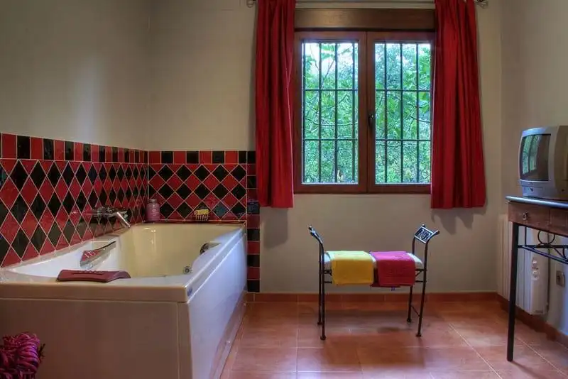 Bany de Casa o xalet en venda en Candeleda amb Aire condicionat, Calefacció i Jardí privat