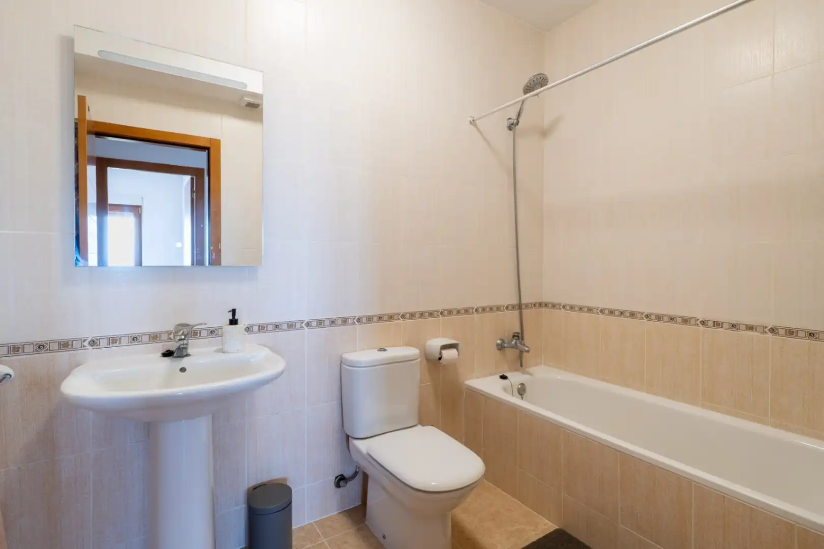 Baño de Apartamento en venta en El Ràfol d'Almúnia con Calefacción, Terraza y Piscina