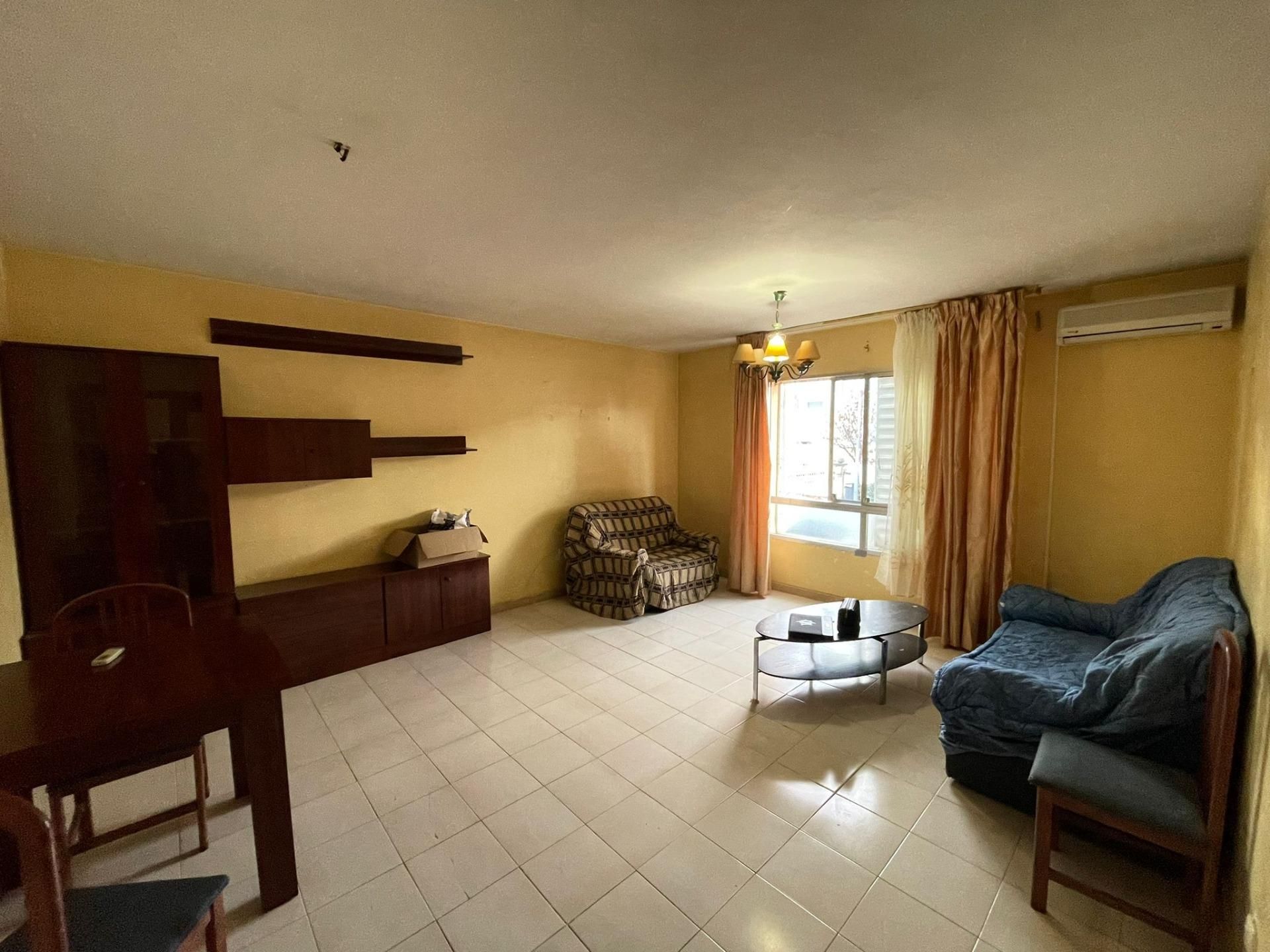 Sala de estar de Casa adosada en venta en Cáceres Capital con Aire acondicionado, Jardín privado y Terraza