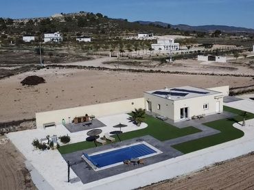 Casa en venta en El Pinós / Pinoso