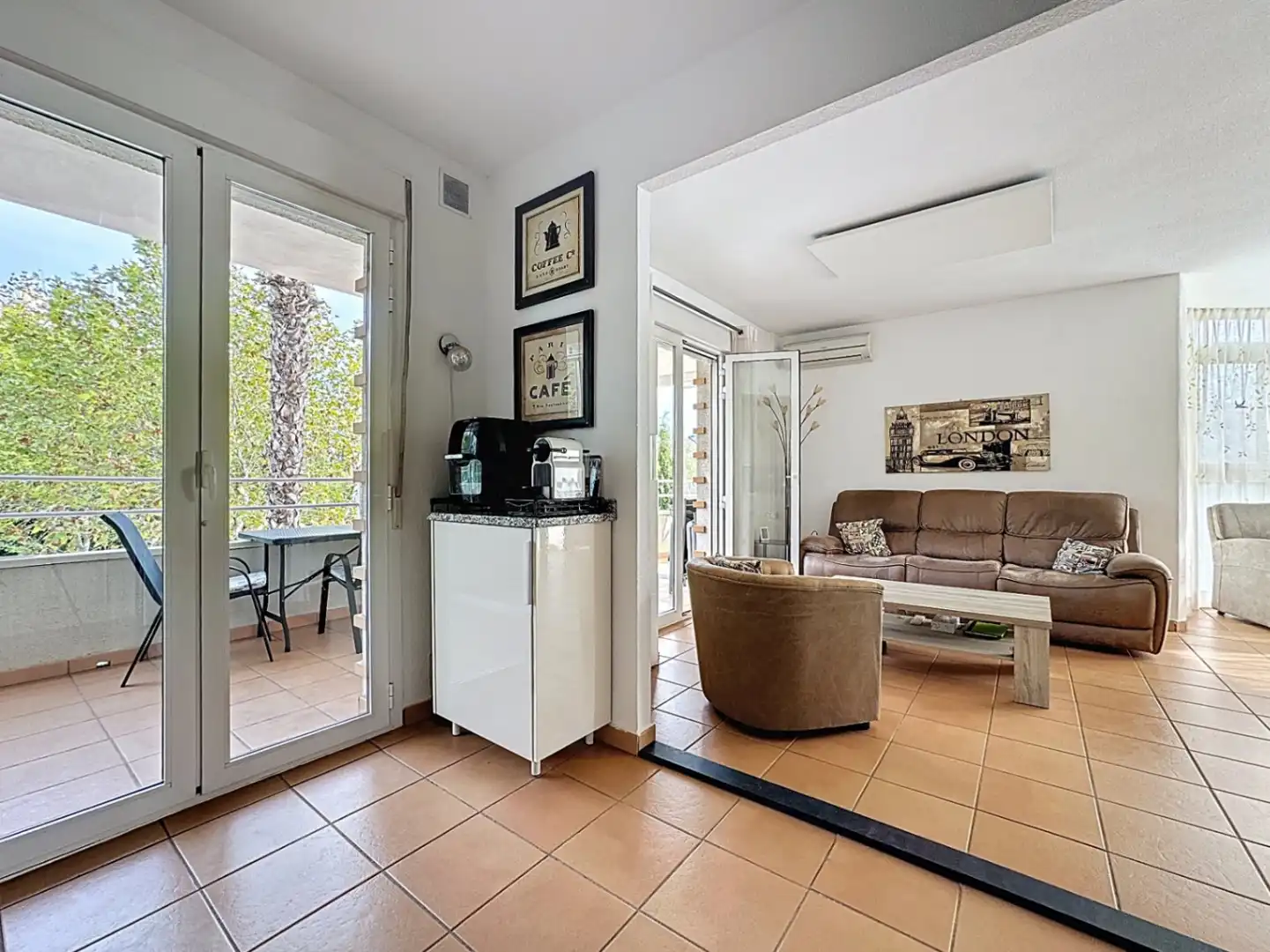 Wohnzimmer von Wohnung zum Verkauf in L'Alfàs del Pi mit Klimaanlage, Heizung und Privatgarten