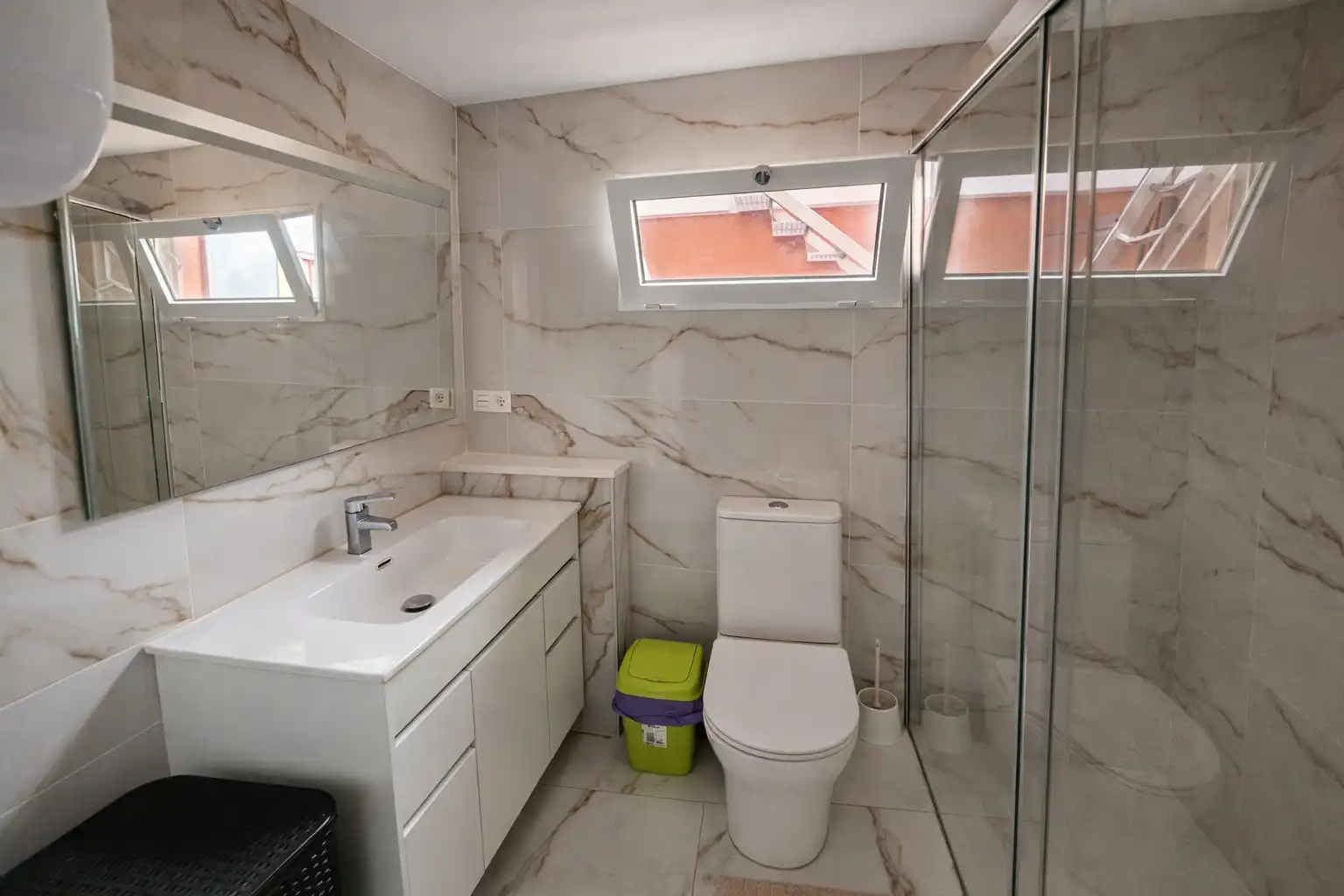 Baño de Edificio en venta en Ingenio con Alarma
