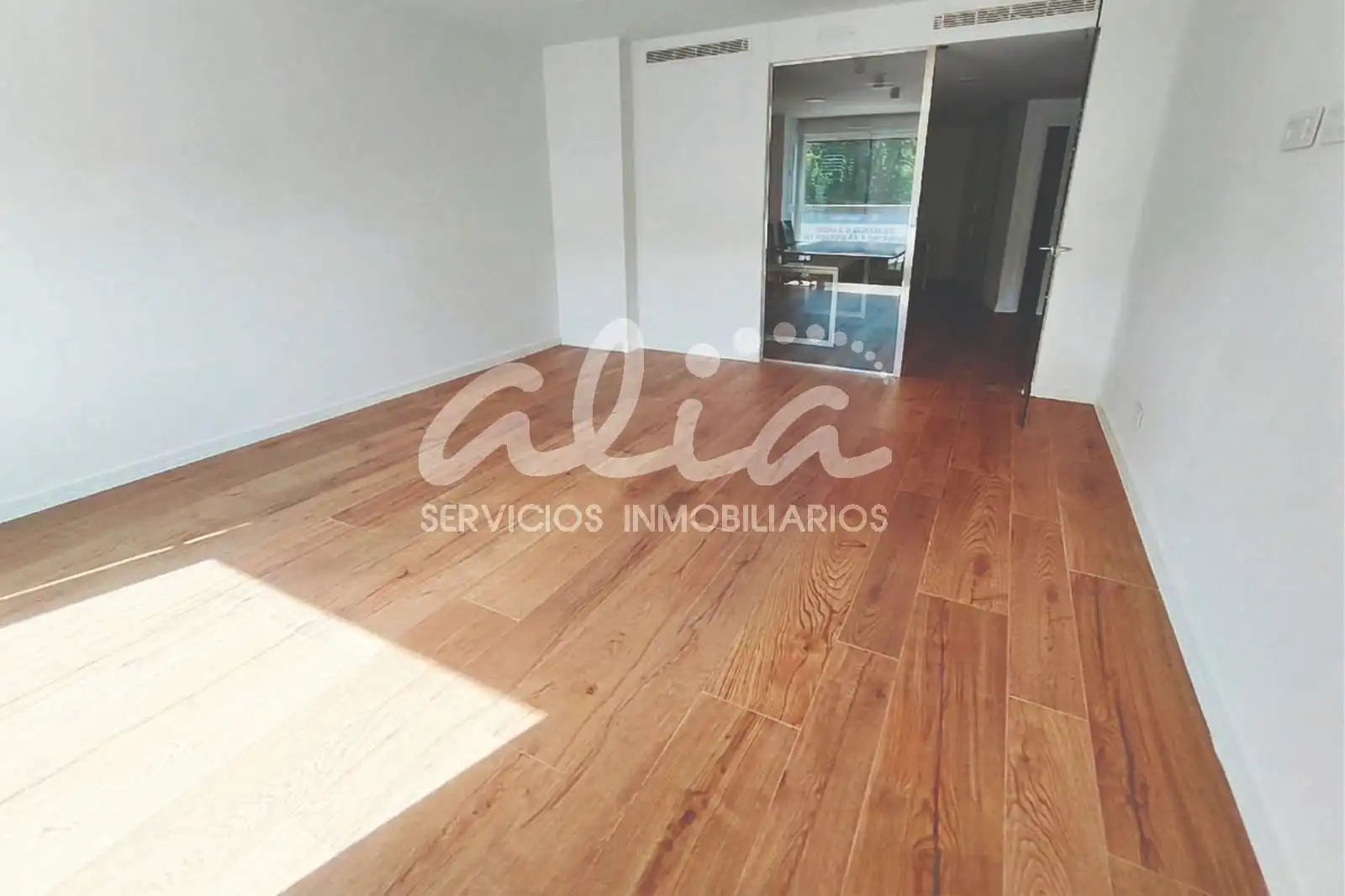 Living room of Office for rent in Pinto  with Air Conditioner, Heating and Terrace
