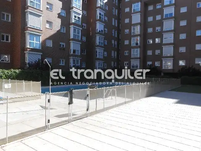 Piscina de Pis de lloguer en Madrid amb Traster i Piscina