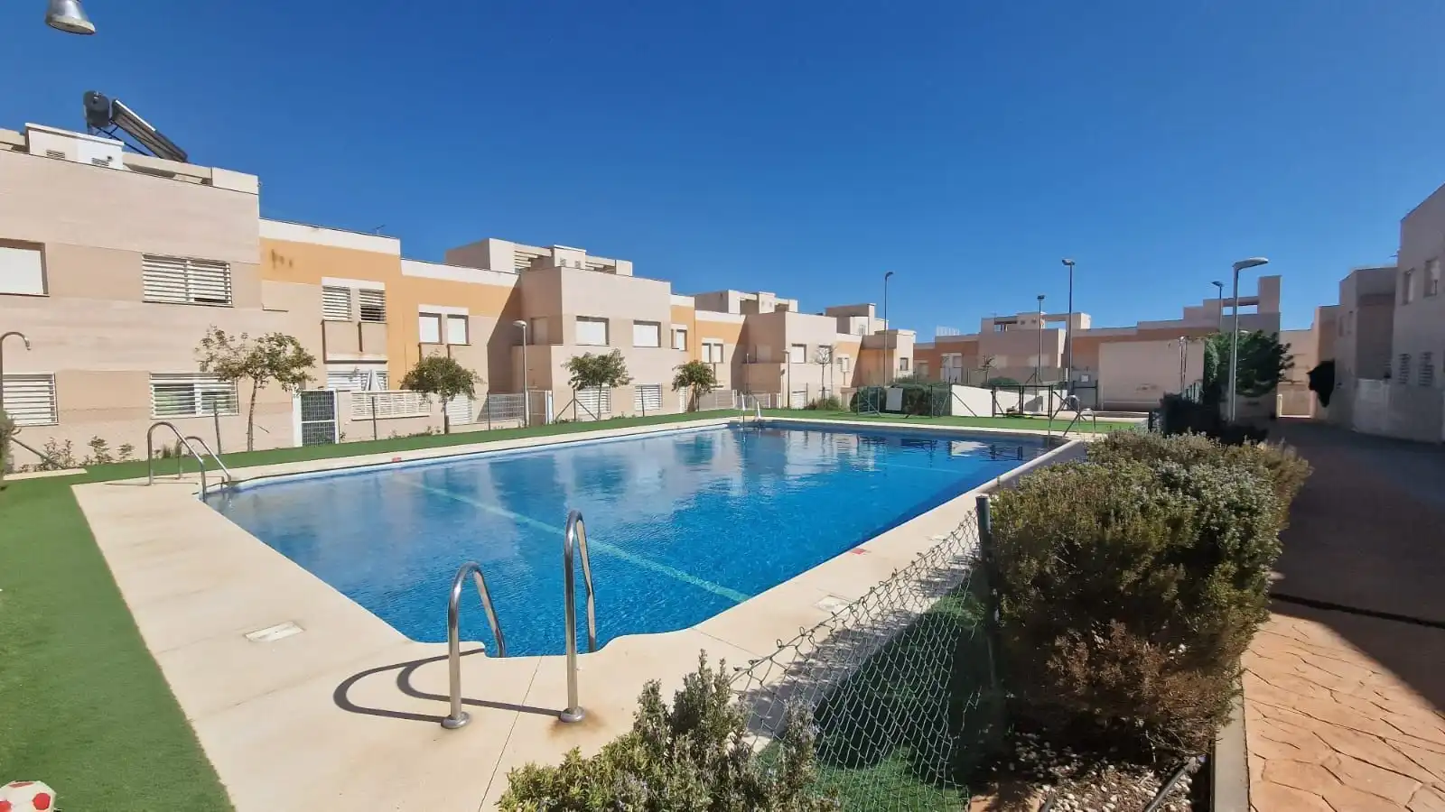Piscina de Casa o chalet en venta en Almería con Aire acondicionado, Jardín privado y Terraza