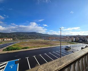 Aparcament de Casa o xalet en venda en Plasencia amb Aire condicionat, Calefacció i Parquet