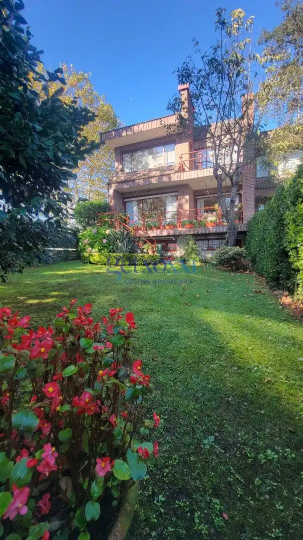 Jardí de Casa adosada en venda en Leioa amb Calefacció, Jardí privat i Terrassa