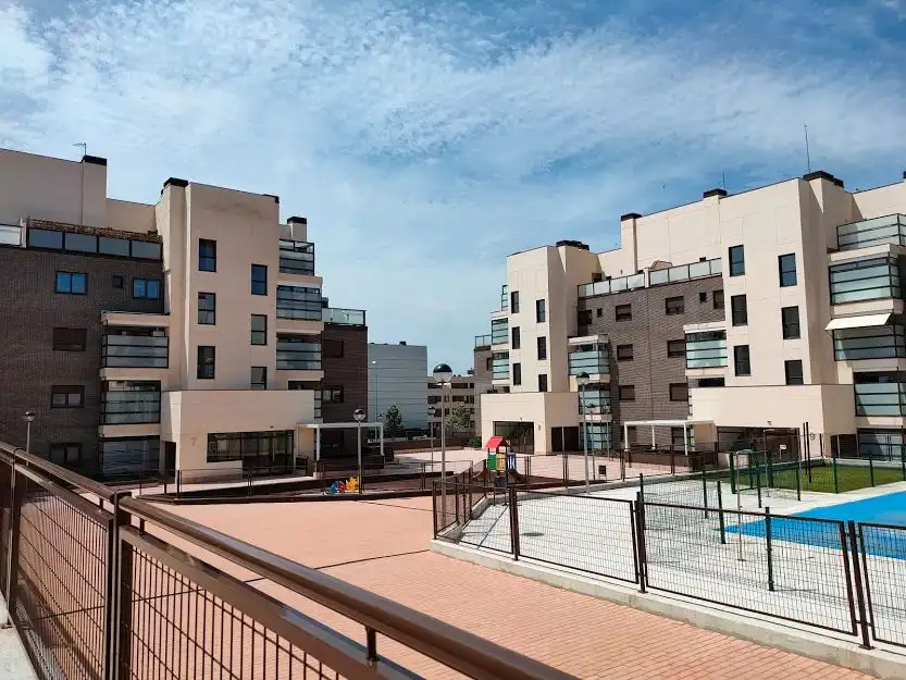 Vista exterior de Planta baja de alquiler en Colmenar Viejo con Calefacción, Jardín privado y Terraza