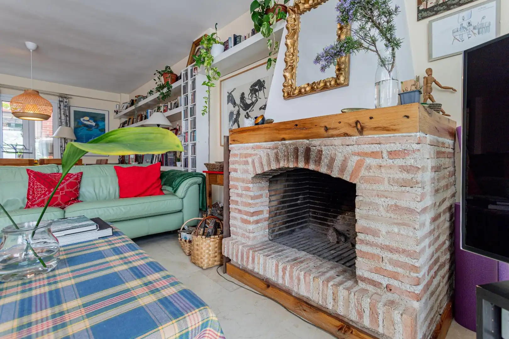 Sala d'estar de Casa adosada en venda en Tres Cantos amb Calefacció, Terrassa i Traster