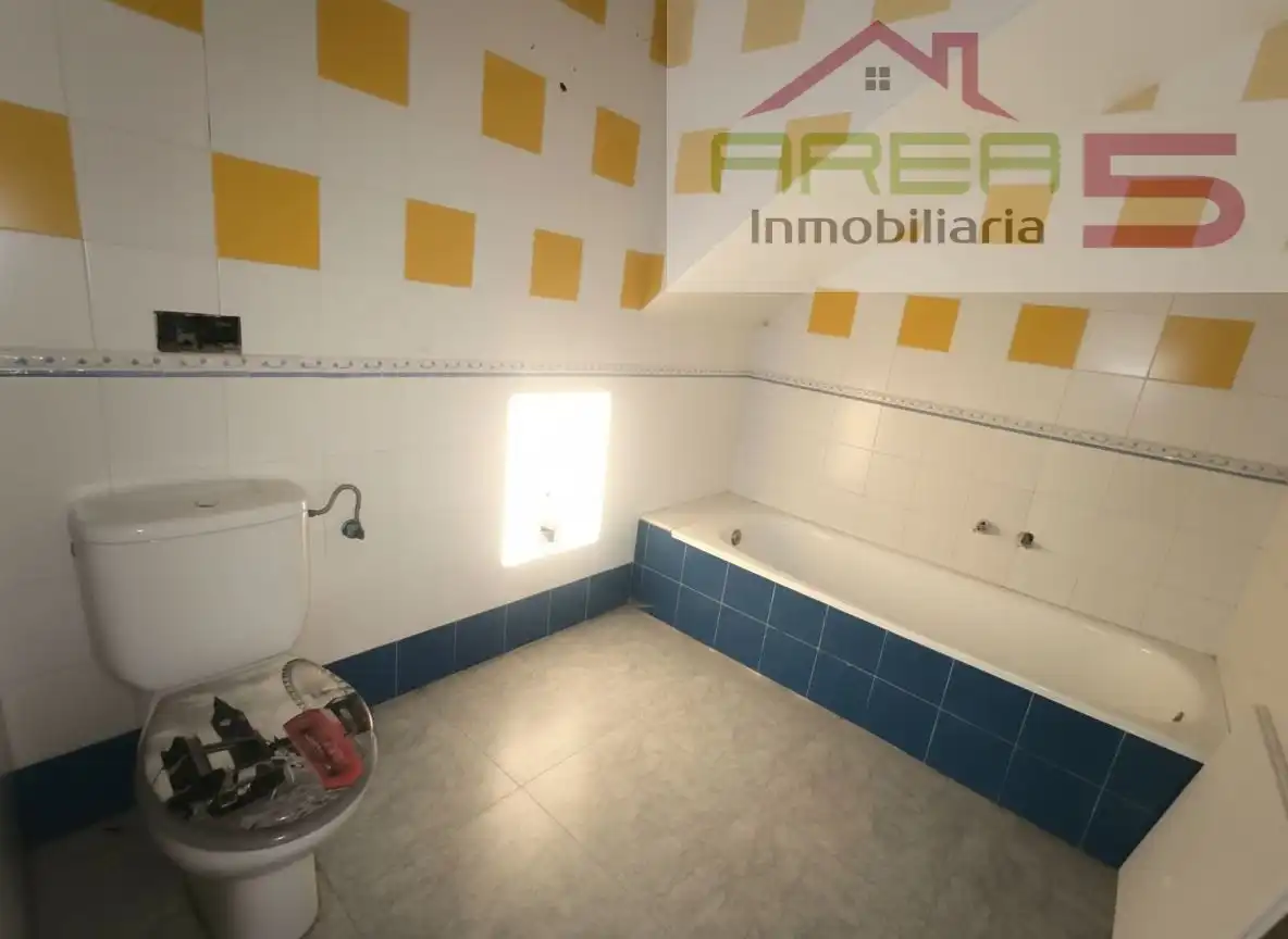 Casa adosada en venta en Santa Amalia con Trastero y Balcón