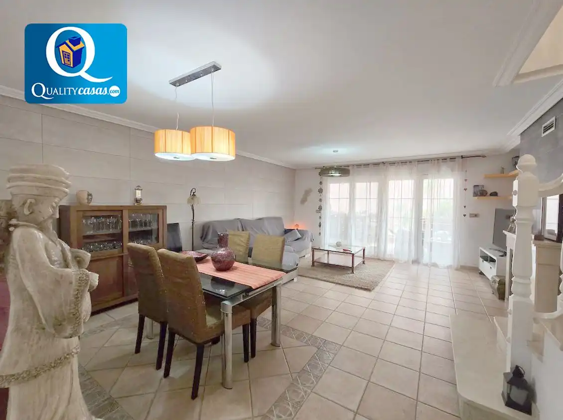 Sala d'estar de Casa o xalet en venda en Alicante / Alacant amb Aire condicionat, Terrassa i Piscina comunitària