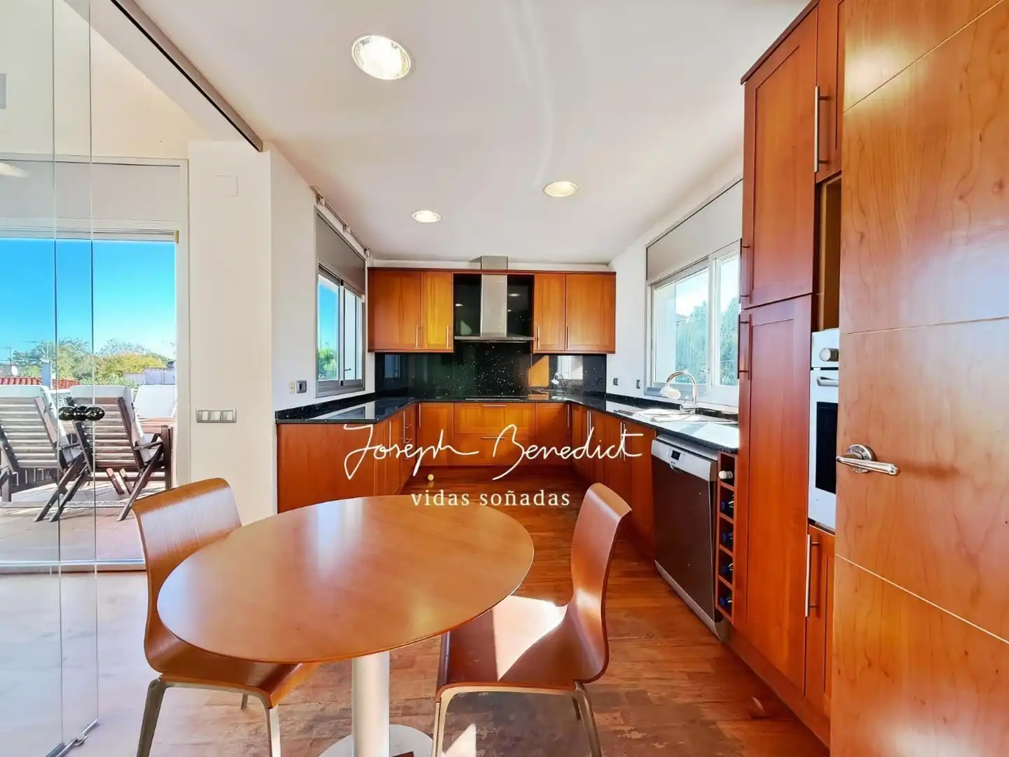 Cocina de Casa o chalet en venta en Castelldefels con Aire acondicionado, Calefacción y Jardín privado