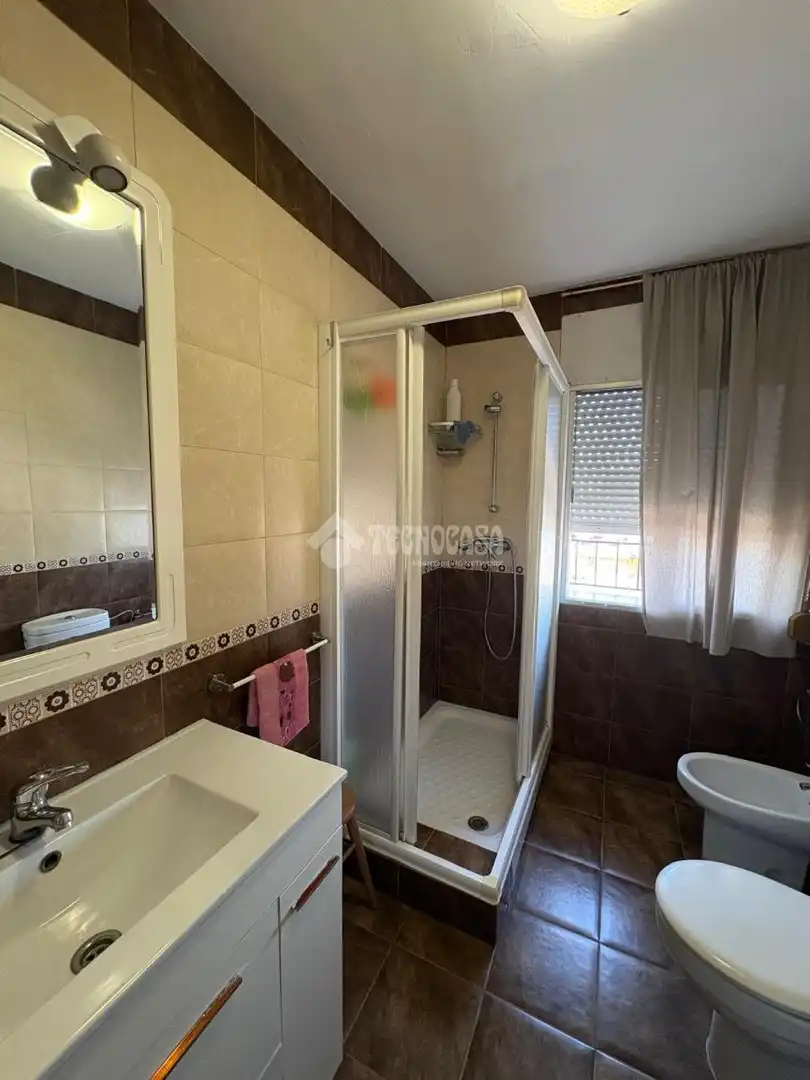 Bathroom of Flat for sale in La Rinconada  with Air Conditioner and Furnished