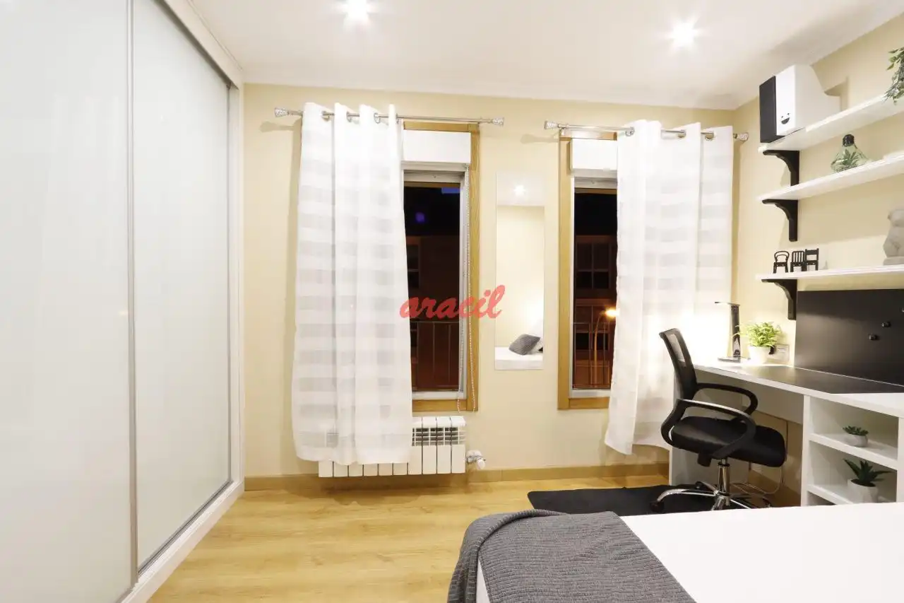 Habitación de Piso en venta en Ourense Capital  con Calefacción, Trastero y Amueblado