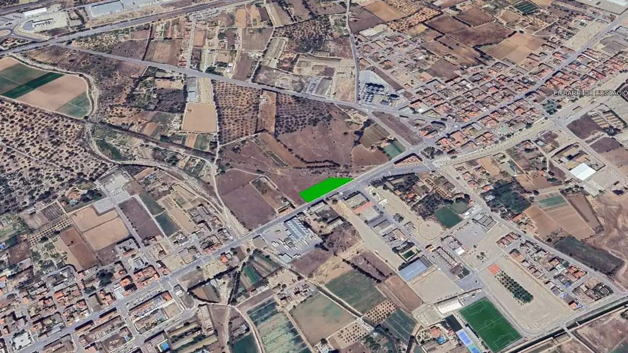 Terrain rustique à vendre à Av Catalunya