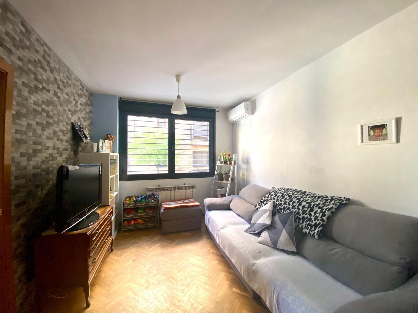 Living room of Planta baja for sale in Ocaña  with Air Conditioner, Heating and Parquet flooring