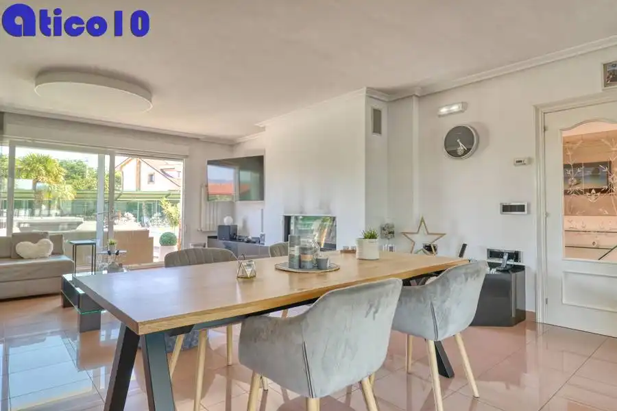 Comedor de Casa o chalet en venta en Gijón  con Calefacción, Jardín privado y Parquet