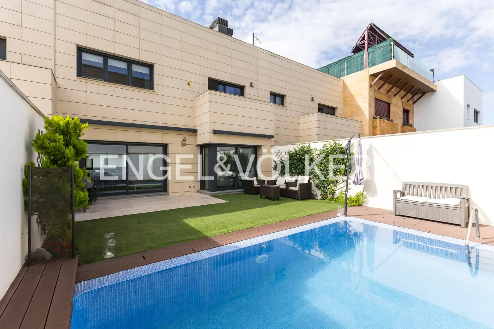 Exterior view of Detached homes for rent in Madrid  with Air Conditioner, Heating and Private garden