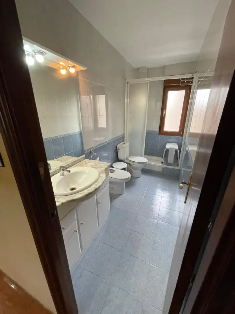 Baño de Piso en venta en Barakaldo  con Calefacción, Amueblado y Horno