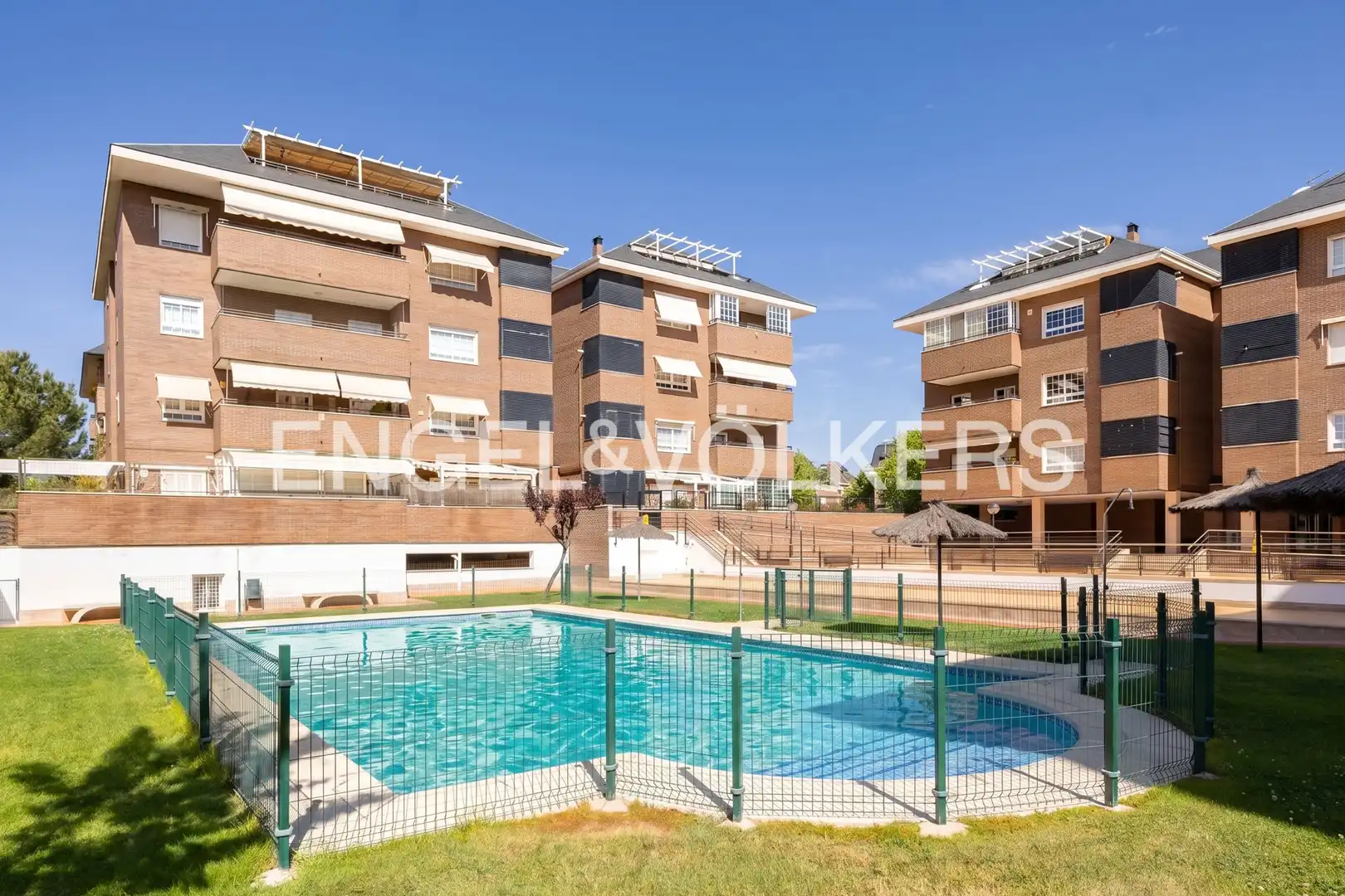 Exterior view of Flat for rent in Majadahonda  with Heating, Private garden and Parquet flooring