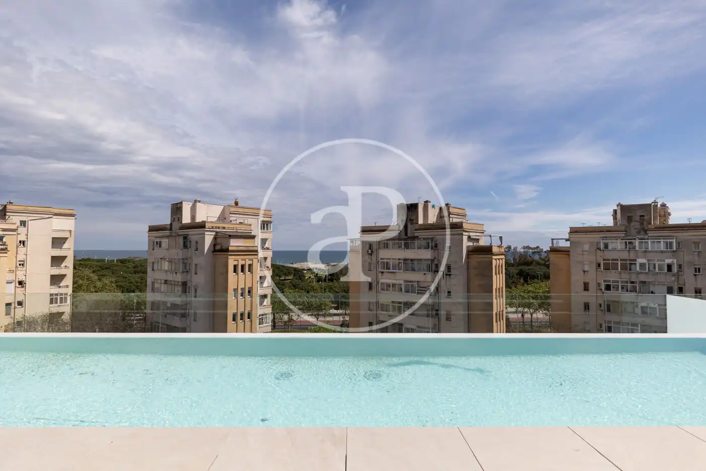 Schwimmbecken von Wohnung zum Verkauf in Barcelona mit Klimaanlage, Heizung und Terrasse