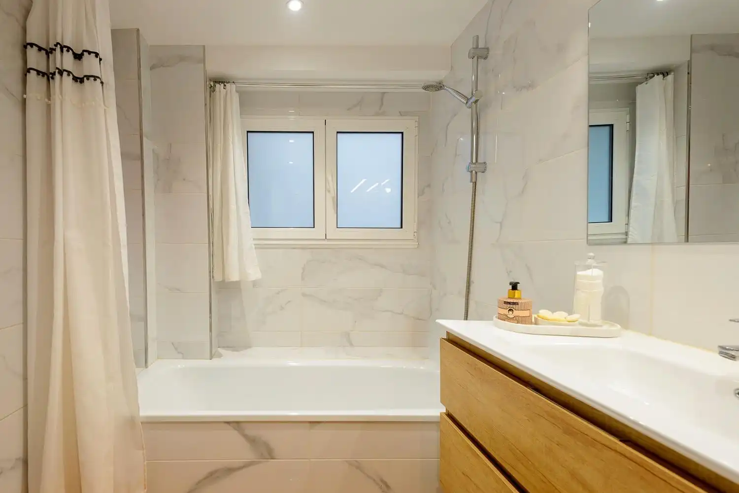 Baño de Piso en venta en Oviedo  con Calefacción y Parquet