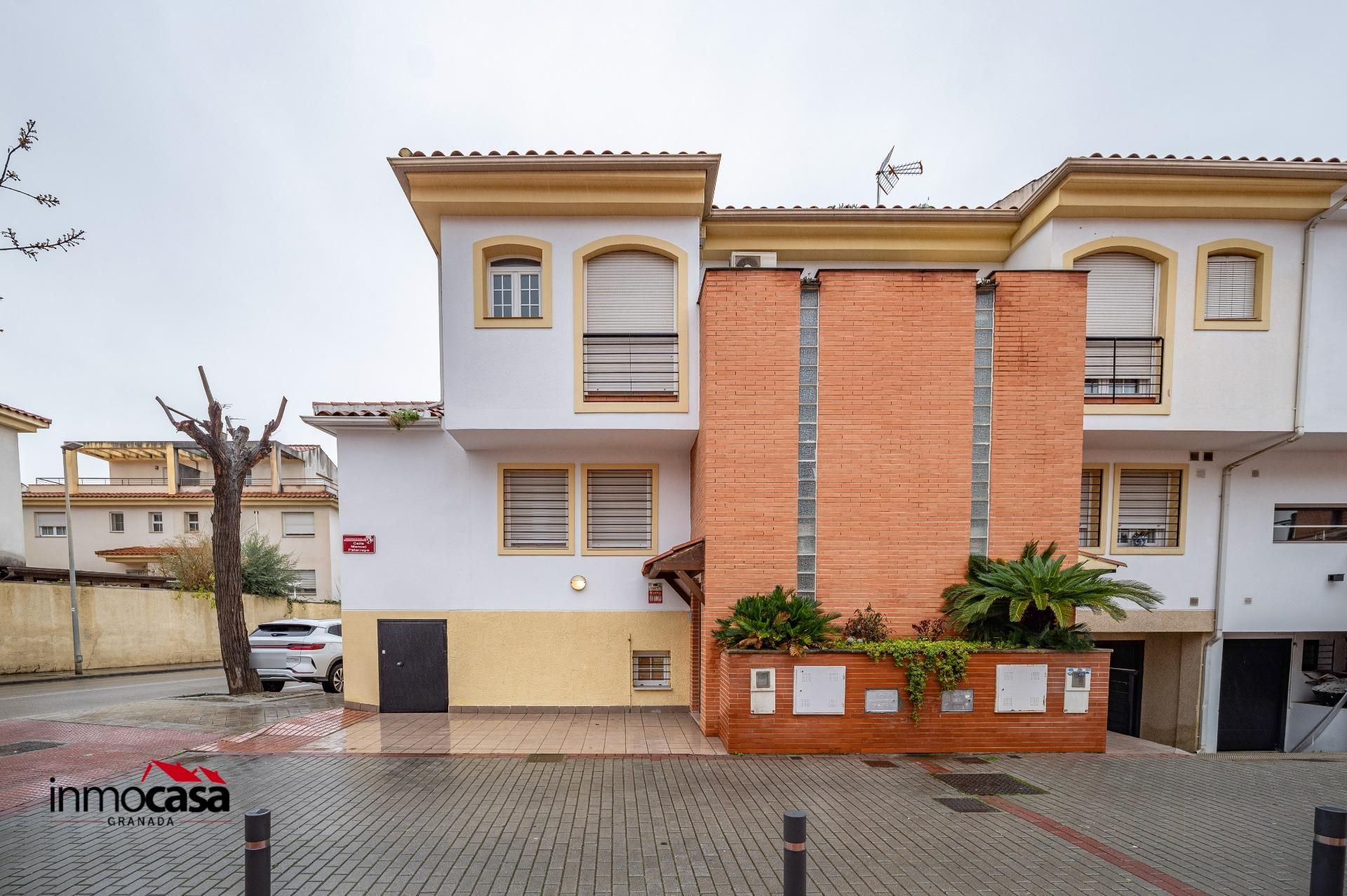 Vista exterior de Casa adosada en venda en Armilla amb Aire condicionat, Calefacció i Terrassa