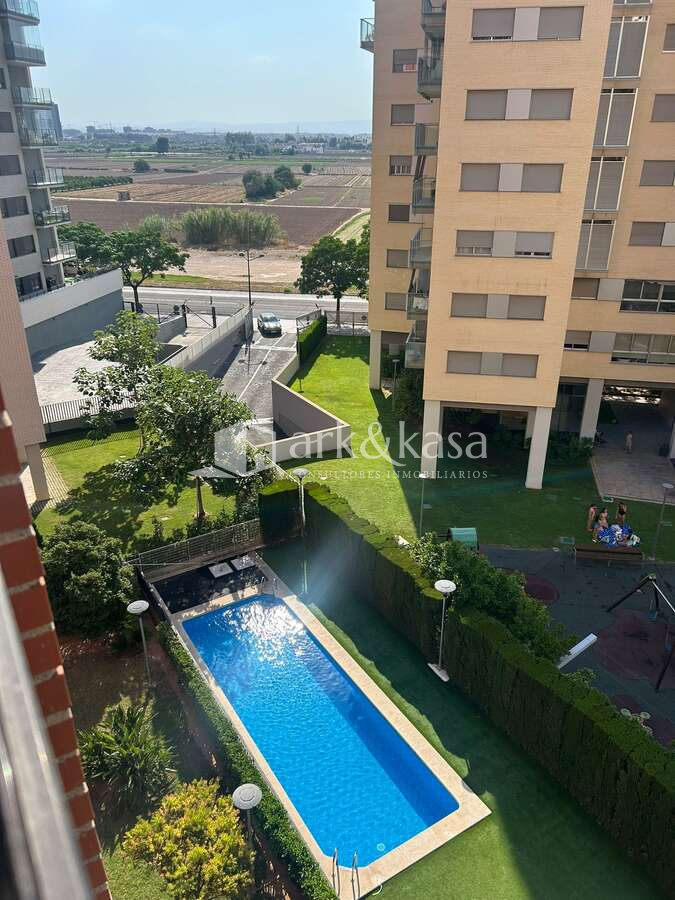 Exterior view of Flat to rent in  Valencia Capital  with Air Conditioner, Oven and Balcony