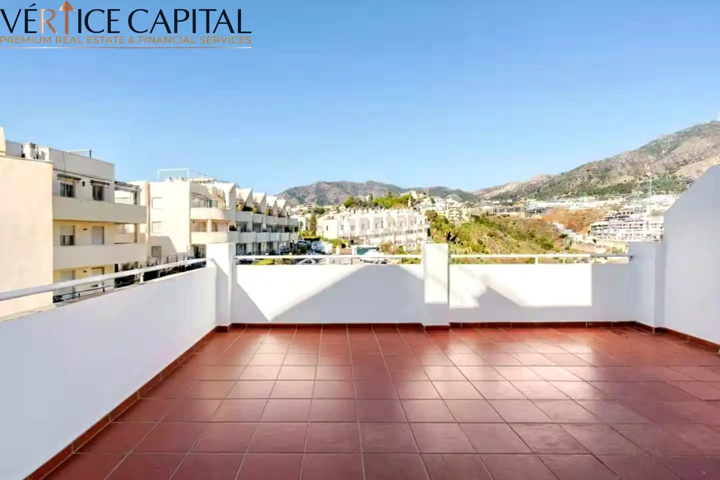 Vista exterior de Ático de alquiler en Fuengirola con Aire acondicionado, Calefacción y Terraza