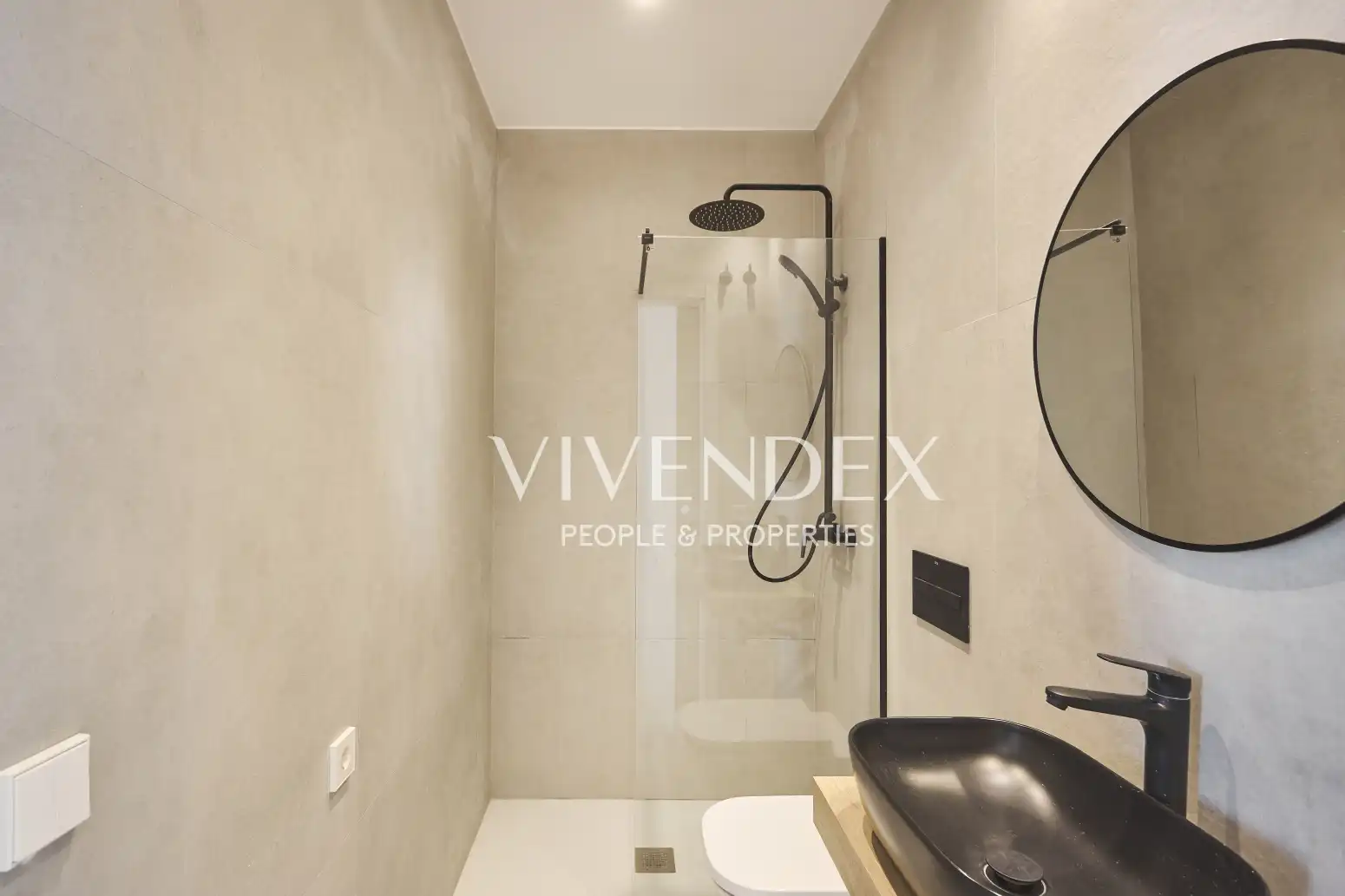 Baño de Ático en venta en Barcelona con Calefacción y Terraza