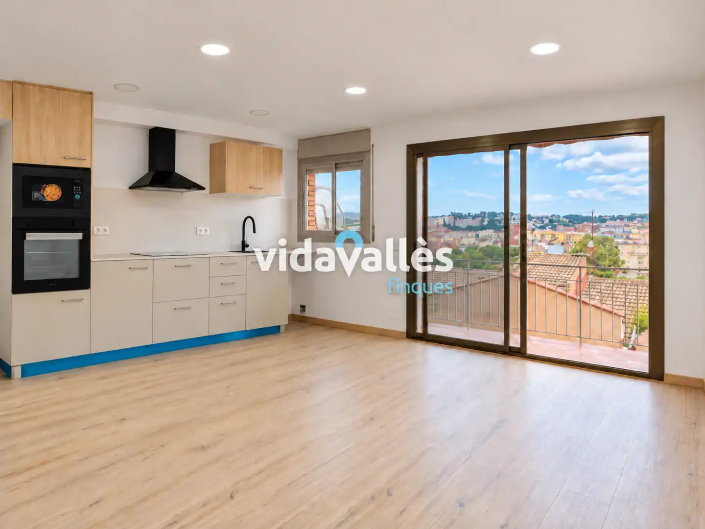 Piso con balcón en venta en Carrer Ripollès