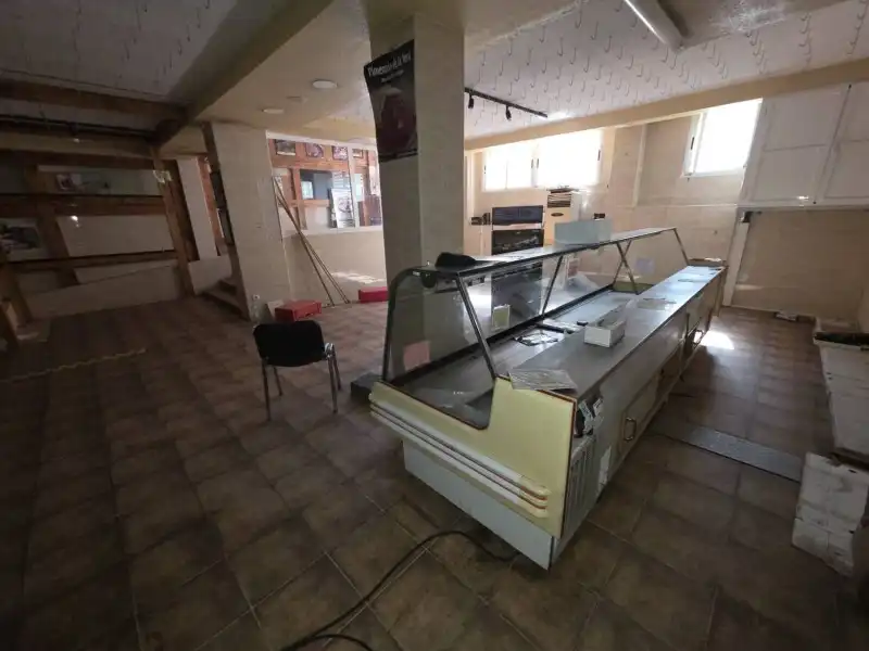Local en venta en Baños de Montemayor