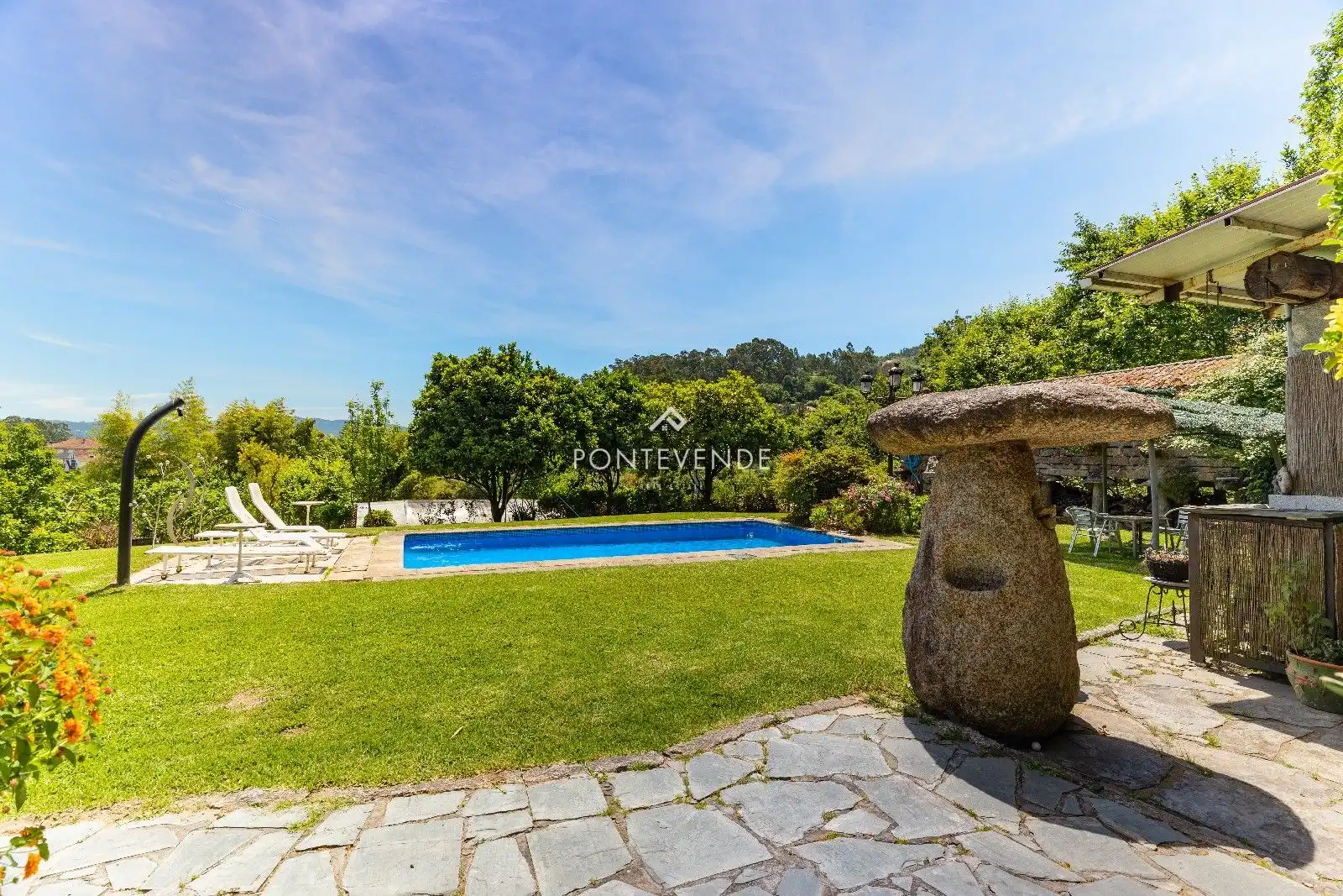 Jardí de Casa o xalet en venda en Pontevedra Capital  amb Terrassa, Traster i Piscina