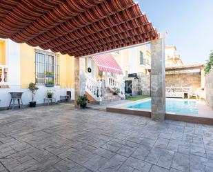 Vista exterior de Casa o xalet en venda en Dos Hermanas amb Aire condicionat, Calefacció i Parquet