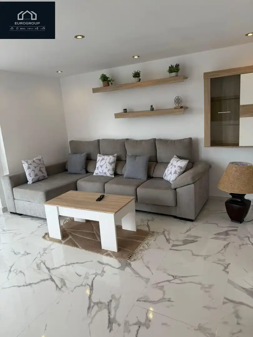 Sala de estar de Apartamento de alquiler en Benidorm con Aire acondicionado, Calefacción y Amueblado