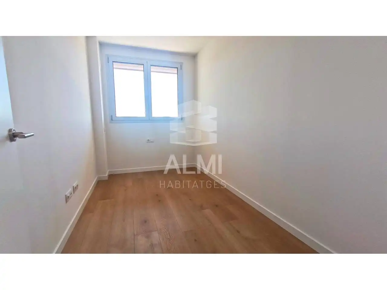 Dormitori de Apartament de lloguer en Barcelona amb Aire condicionat, Calefacció i Parquet