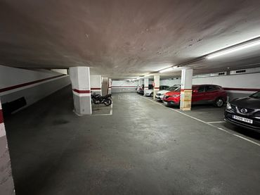 Single parking space for sale in Carrer de Santa Marta 23