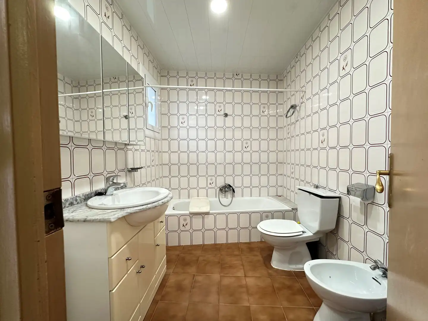 Badezimmer von Einfamilien-Reihenhaus zum Verkauf in Mataró mit Heizung und Terrasse