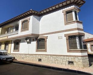 Vista exterior de Casa adosada en venda en La Pueblanueva