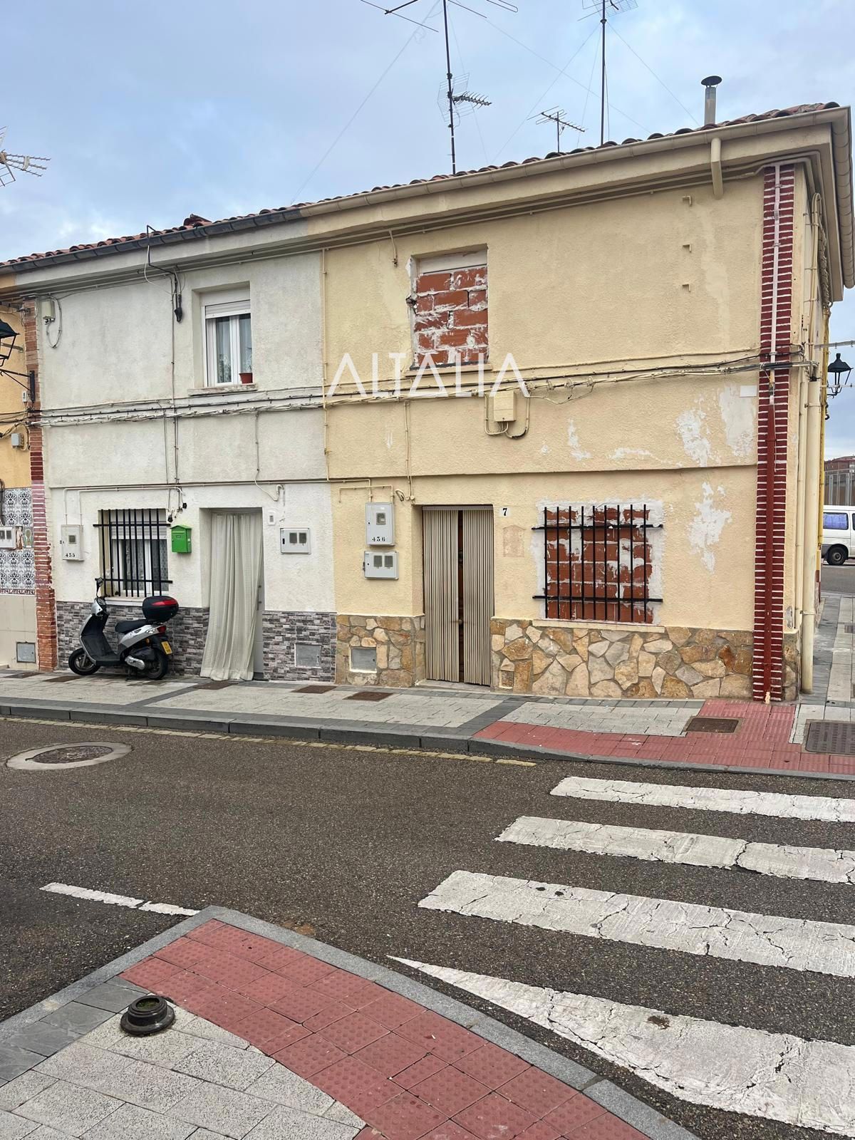 Exterior view of Single-family semi-detached for sale in Cuenca Capital