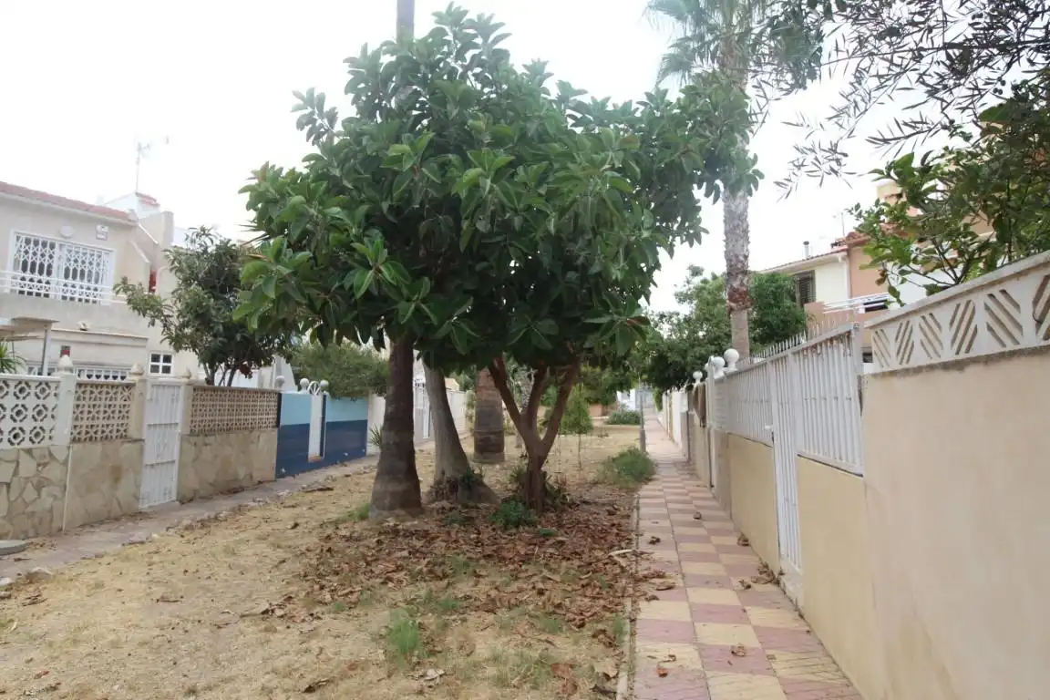 Casa adosada en venda en Torrevieja amb Jardí privat, Terrassa i Moblat