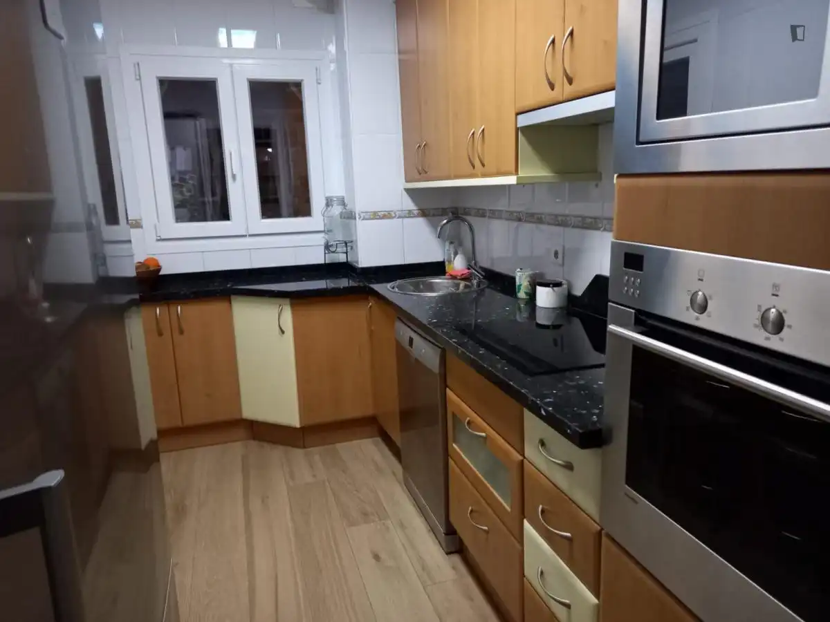 Habitación en El Cónsul - Ciudad Universitaria - El Romeral