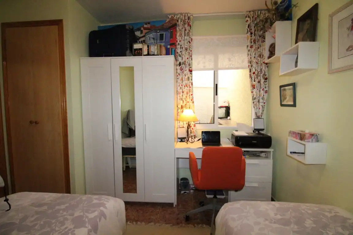 Dormitori de Apartament en venda en Orihuela amb Terrassa, Moblat i Piscina comunitària