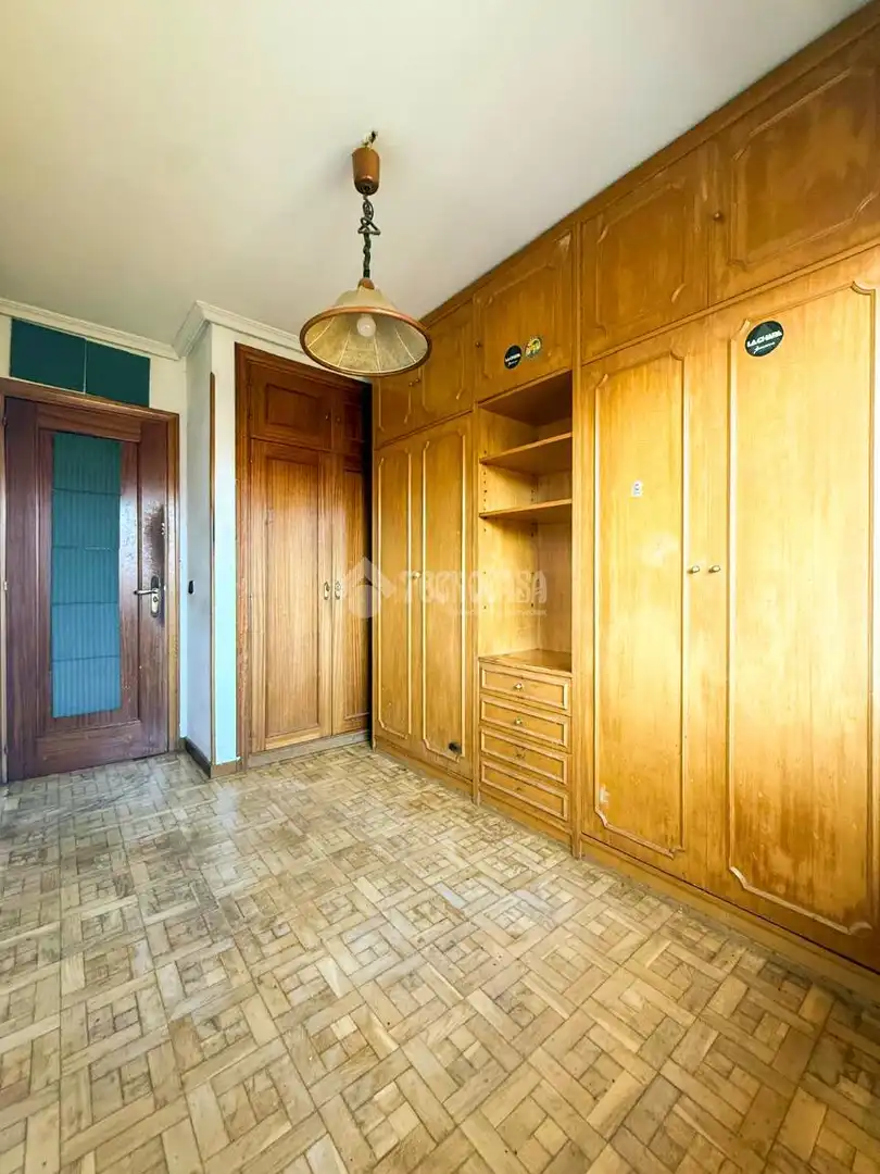 Dormitori de Pis en venda en Madrid amb Calefacció, Parquet i Terrassa
