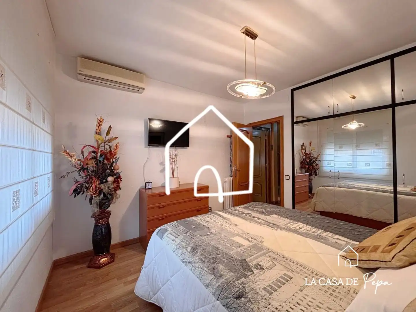 Habitación de Casa adosada en venta en Viladecans con Aire acondicionado, Calefacción y Jardín privado